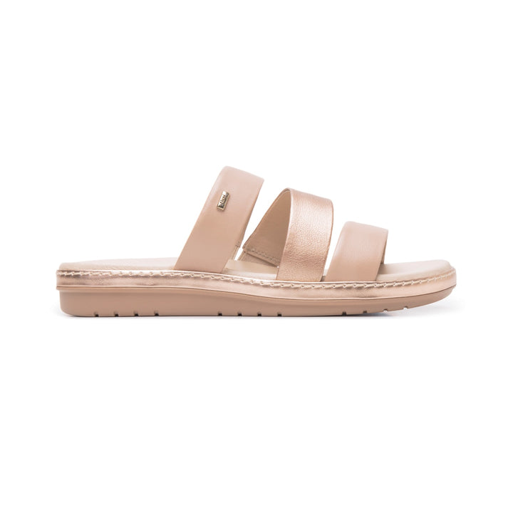 Sandalia Flexi para mujer en color rosa peonia con tres tiras anchas y suela de plataforma cómoda.