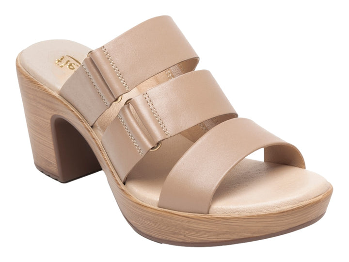 Sandalia Flexi color taupe para mujer con tacón cuadrado y tres correas frontales.