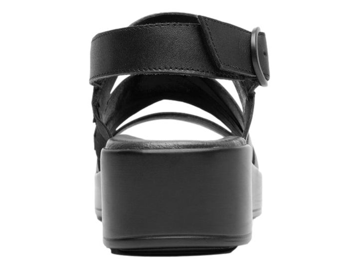 Sandalia de plataforma color negro con correas cruzadas y hebilla ajustable.