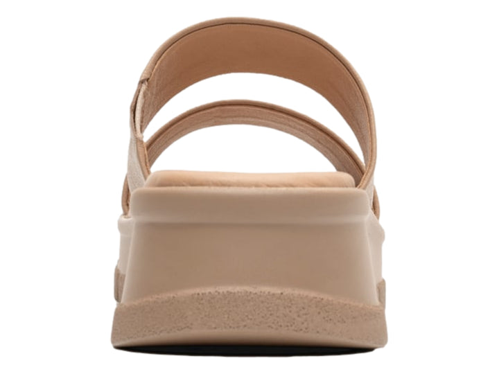 Sandalia Flexi color beige con plataforma alta y suela dentada para mujer.