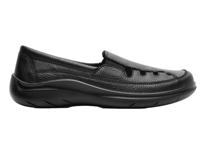 Zapato plano de cuero negro marca Flexi, estilo casual y cómodo.