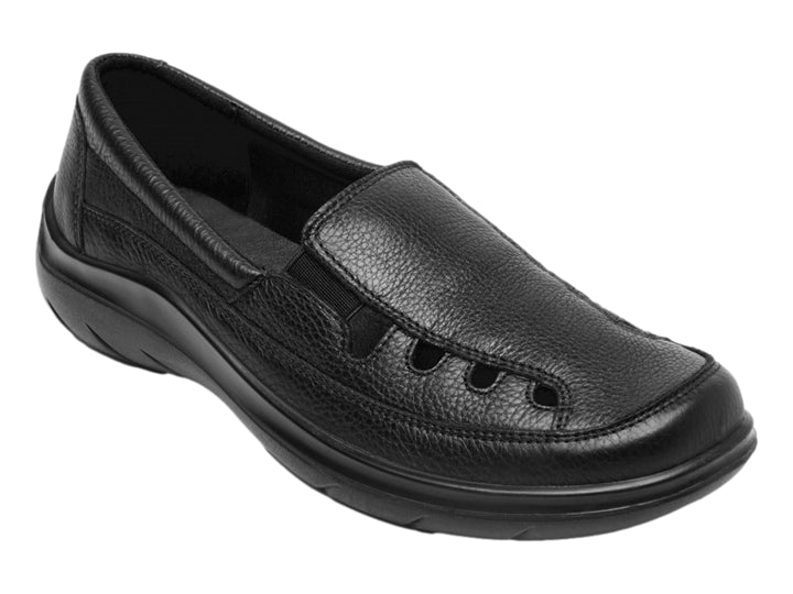 Zapato plano de cuero negro marca Flexi, estilo casual y cómodo.