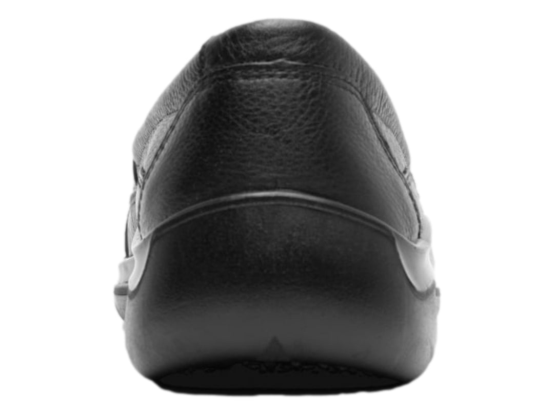 Zapato plano de cuero negro marca Flexi, estilo casual y cómodo.