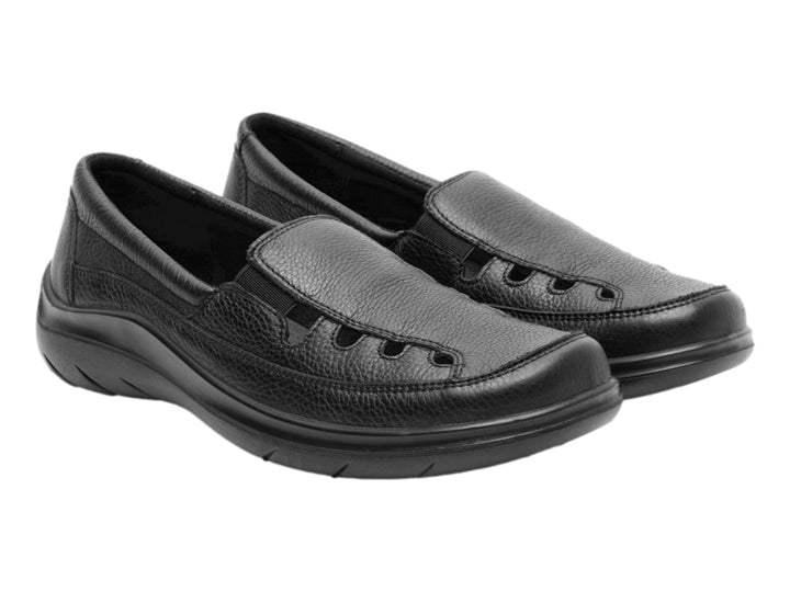 Zapato plano de cuero negro marca Flexi, estilo casual y cómodo.