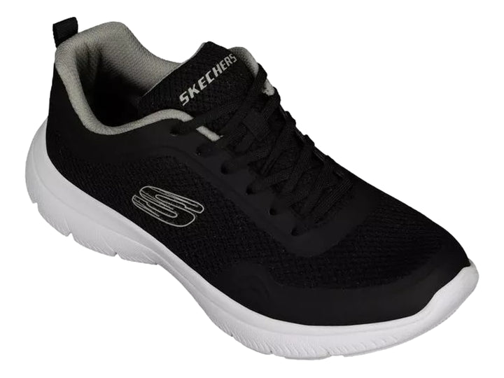 Tenis deportivos Skechers para mujer en color negro con suela blanca y tejido de malla.