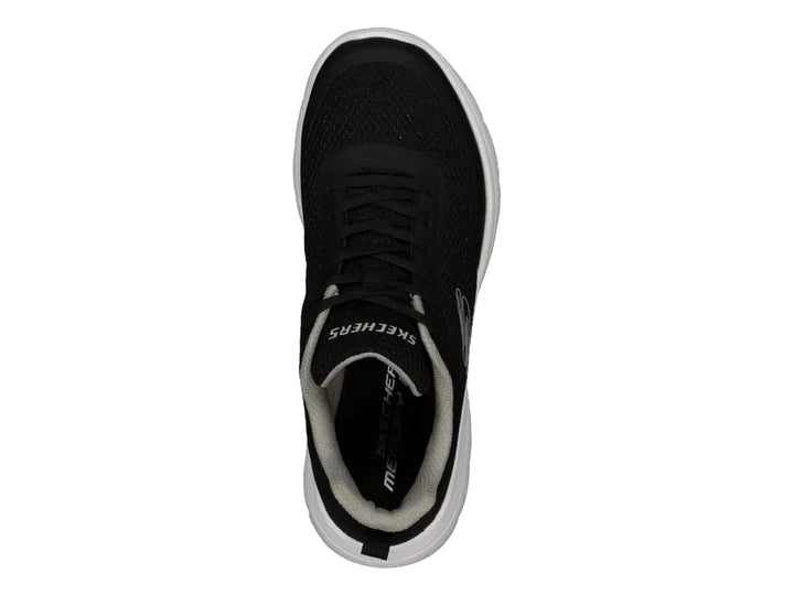 Tenis deportivos Skechers para mujer en color negro con suela blanca y tejido de malla.