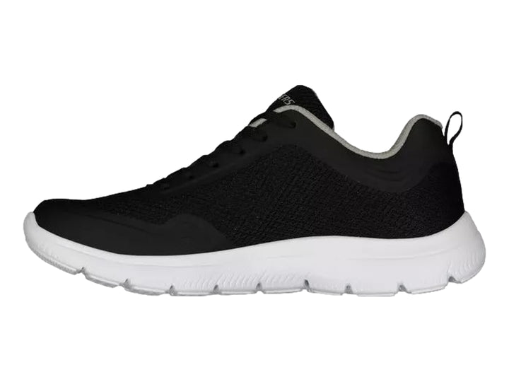 Tenis deportivos Skechers para mujer en color negro con suela blanca y tejido de malla.