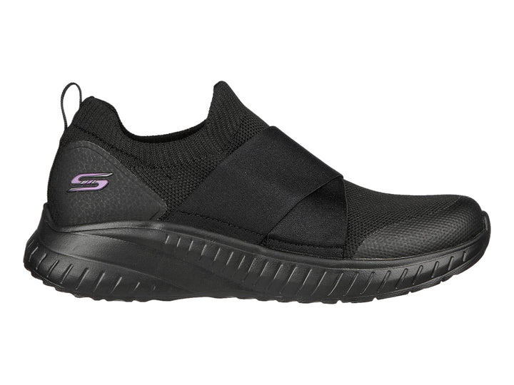 Tenis deportivos Skechers color negro, estilo slip-on con bandas cruzadas y suela texturizada.