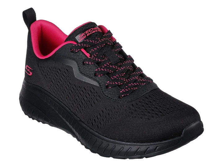 Tenis deportivos Skechers color negro con detalles en rosa y suela negra.
