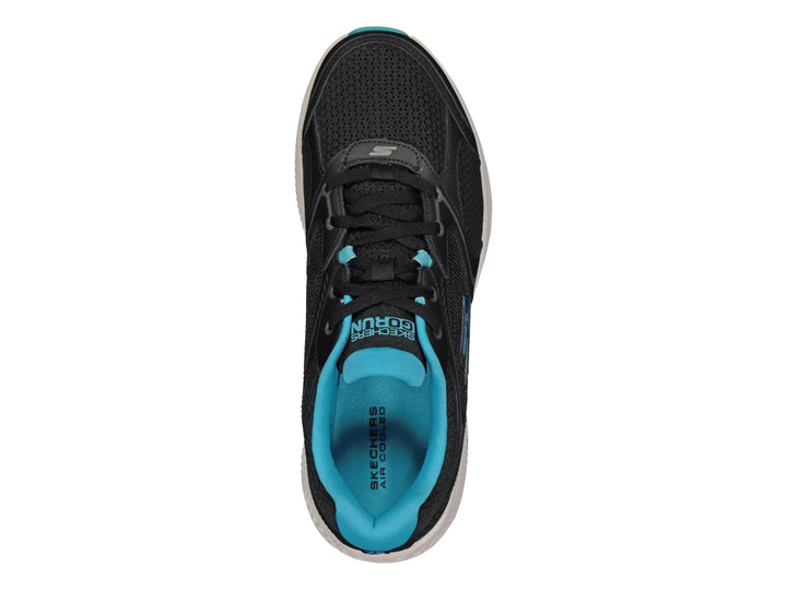 Tenis deportivos Skechers Go Run color negro y gris con detalles azules y suela blanca.