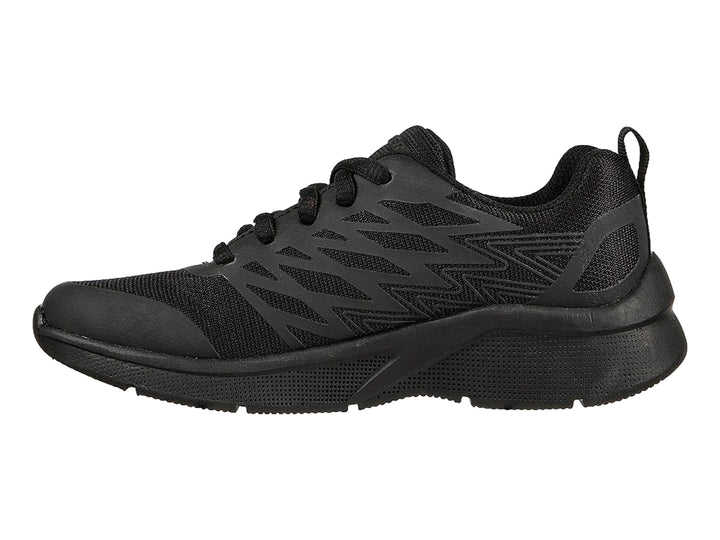 Tenis deportivos Skechers para Niño en color negro con tejido de malla y suela robusta.