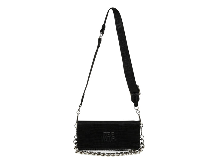 Bolso rectangular negro de Steve Madden con correa ancha y detalle de cadena plateada en la base.