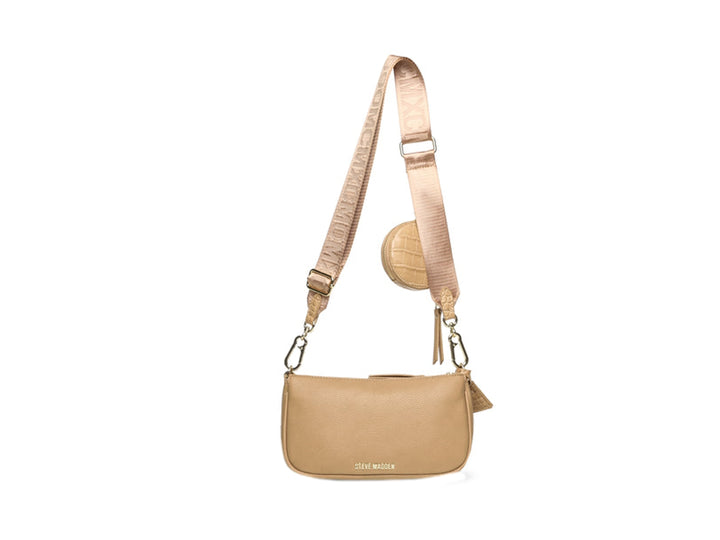 Bolso de hombro Steve Madden color taupe con textura de cocodrilo, correa ancha y pequeño monedero circular adjunto.