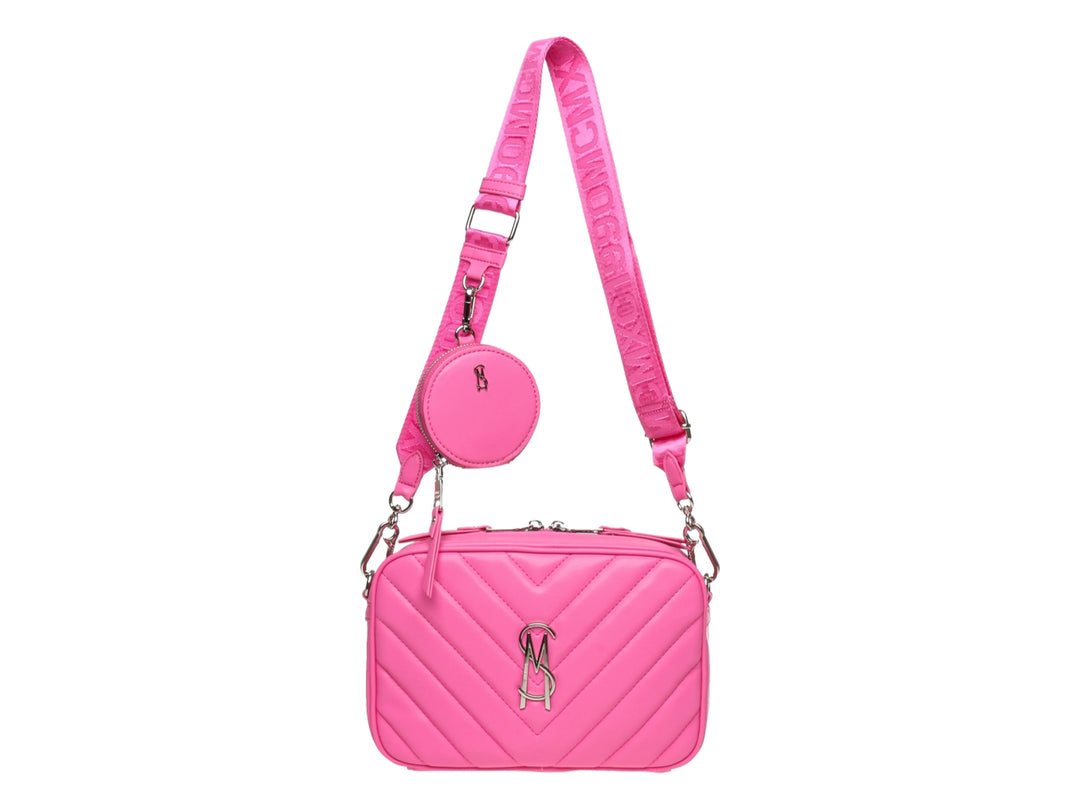 Bolso pequeño Steve Madden color hot pink con diseño acolchado, correa ancha y monedero circular adjunto.