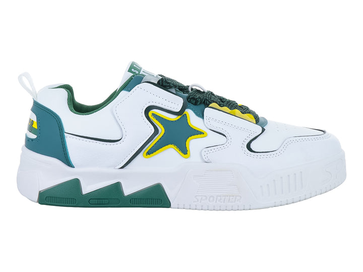 Tenis deportivos blancos con detalles en verde y una estrella amarilla en el costado.