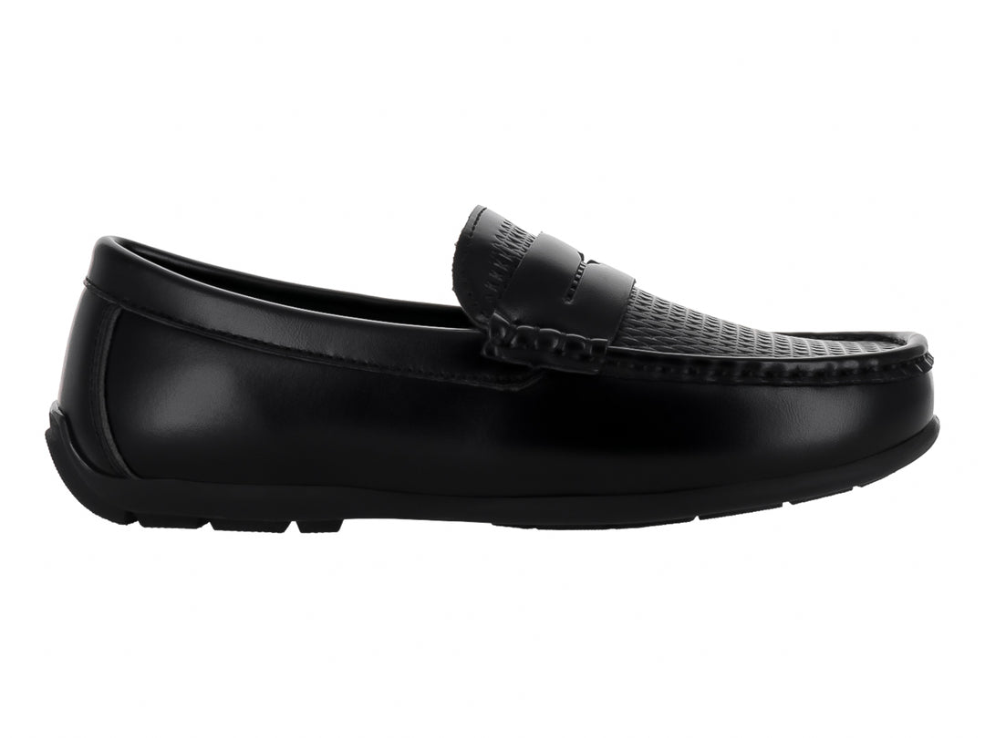 Zapato tipo mocasín color negro para niño en material sintético.
