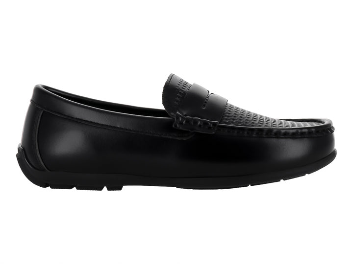 Zapato tipo mocasín color negro para niño en material sintético.