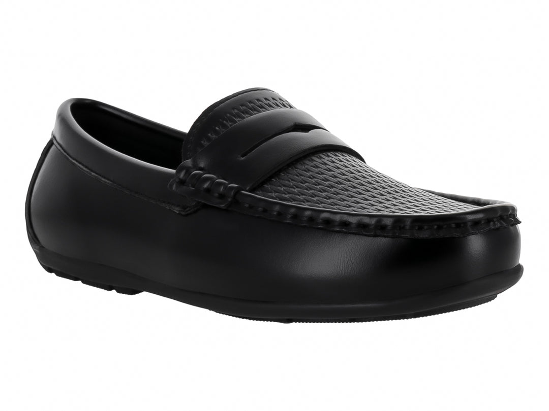 Zapato tipo mocasín color negro para niño en material sintético.