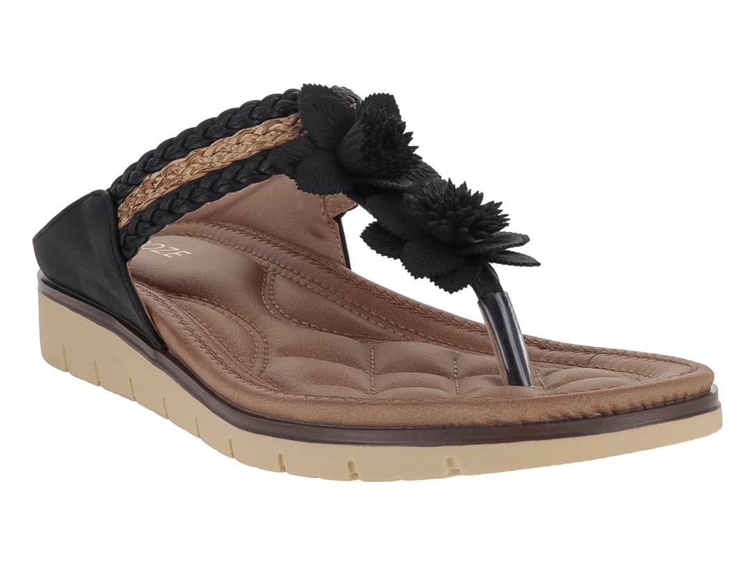 Sandalia negra y beige con tira trenzada, adornos florales y suela acolchada.