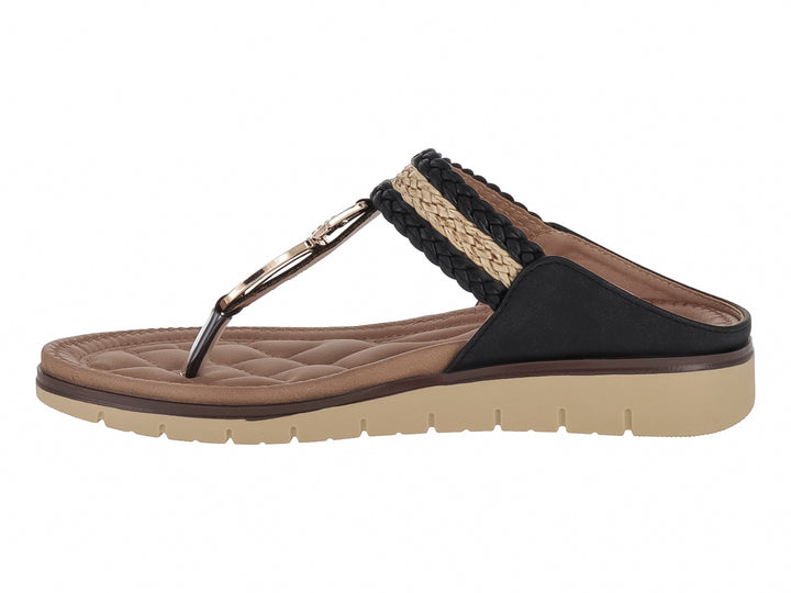 Sandalia de dedo color negro con tiras trenzadas en beige y negro, suela beige y plantilla acolchada.