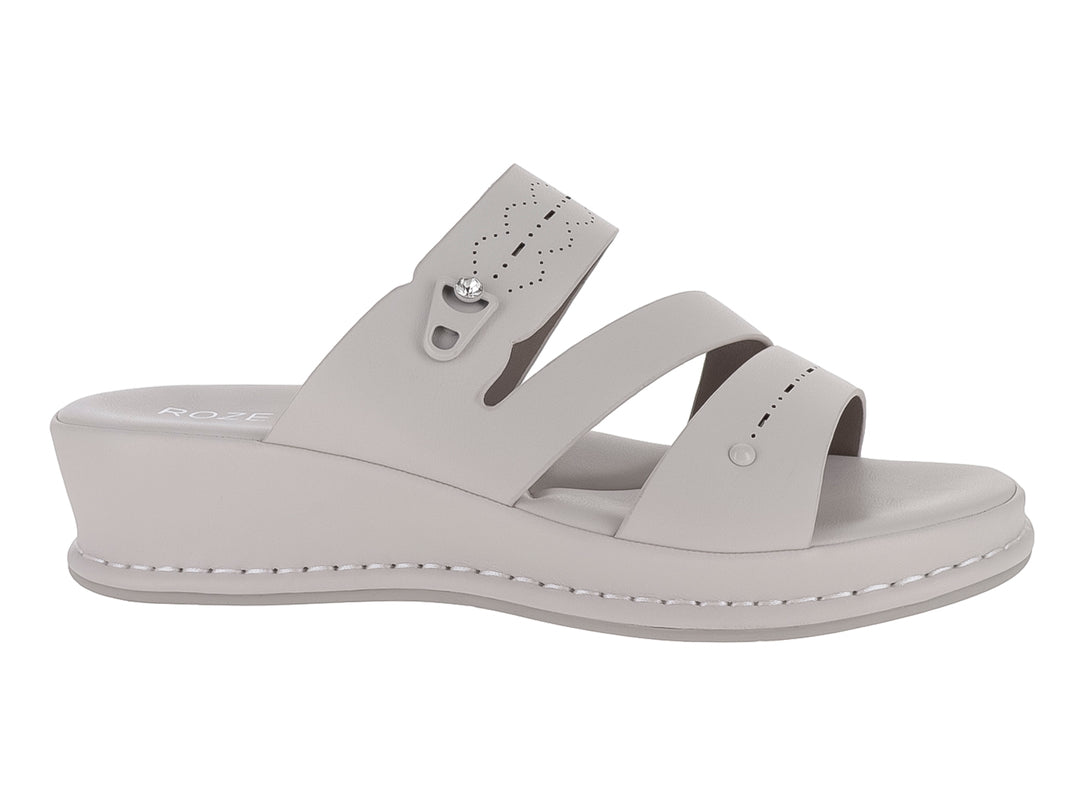 Sandalia de plataforma color gris con correas ajustables y suela gruesa para mujer.