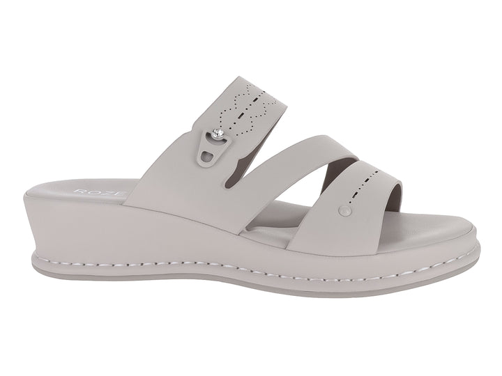 Sandalia de plataforma color gris con correas ajustables y suela gruesa para mujer.