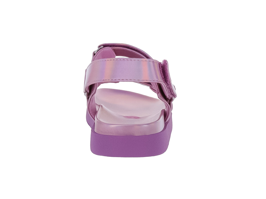 Sandalias rosa metálico con suela morada y correas ajustables.