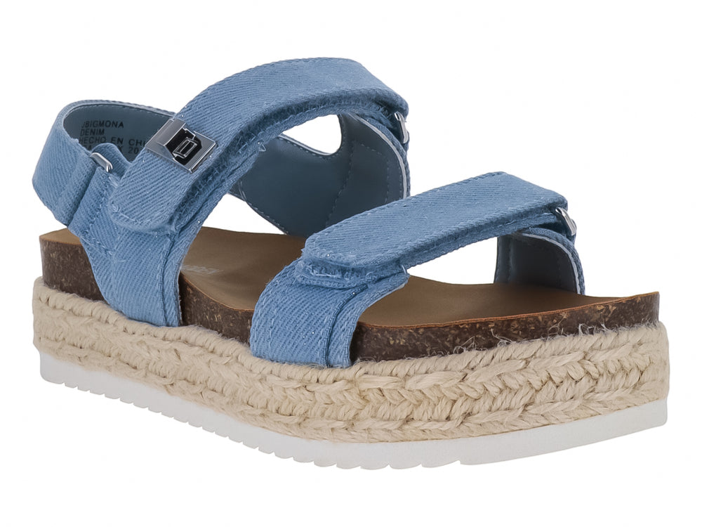 Sandalias Steve Madden de plataforma en color azul denim con suela de esparto y base blanca dentada.