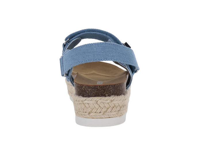 Sandalias Steve Madden de plataforma en color azul denim con suela de esparto y base blanca dentada.