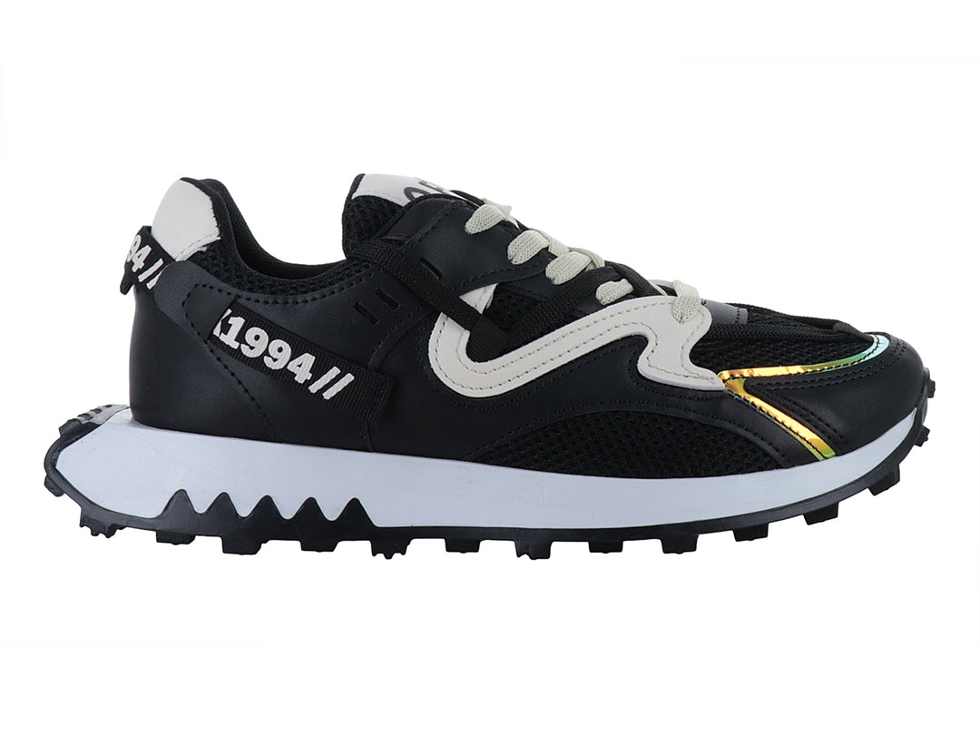 Tenis deportivos Ten Colours en color negro y blanco con detalles dorados y suela blanca dentada.
