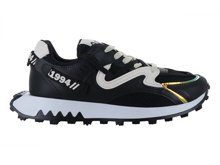 Tenis deportivos Ten Colours en color negro y blanco con detalles dorados y suela blanca dentada.