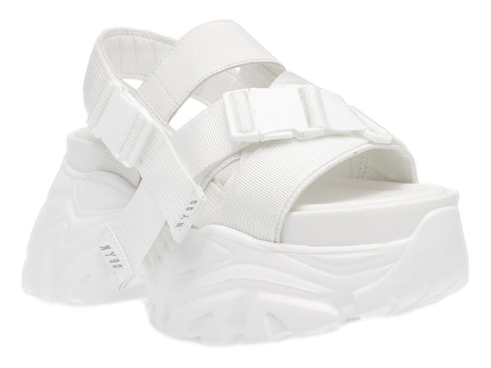Sandalias Steve Madden Voltze en color blanco con plataforma gruesa y correas ajustables.