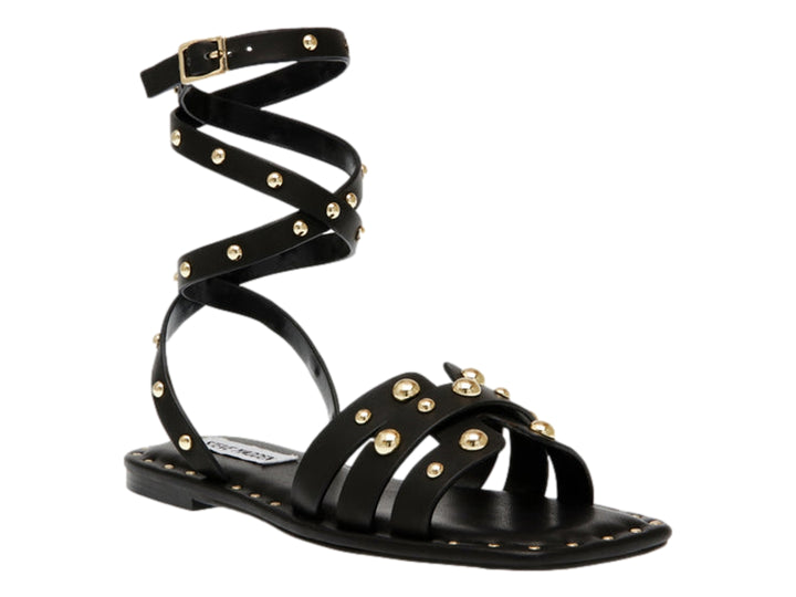 Sandalias negras de cuero con tiras largas que se envuelven al tobillo y detalles de estoperoles dorados.