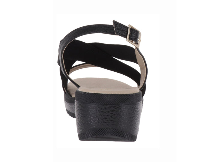 Sandalia negra de plataforma para mujer con correas cruzadas y detalle plateado en la parte frontal.