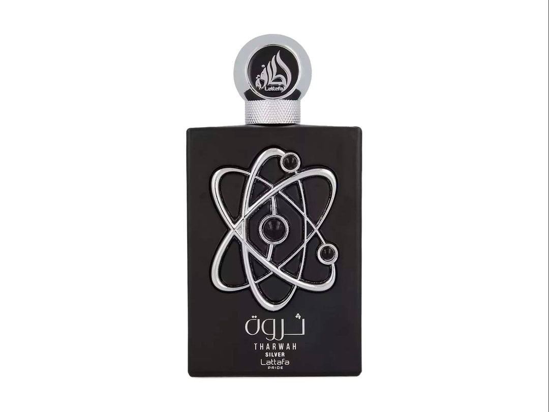 Perfume Lattafa Silver Tharwah en botella negra con detalles plateados y su caja negra.