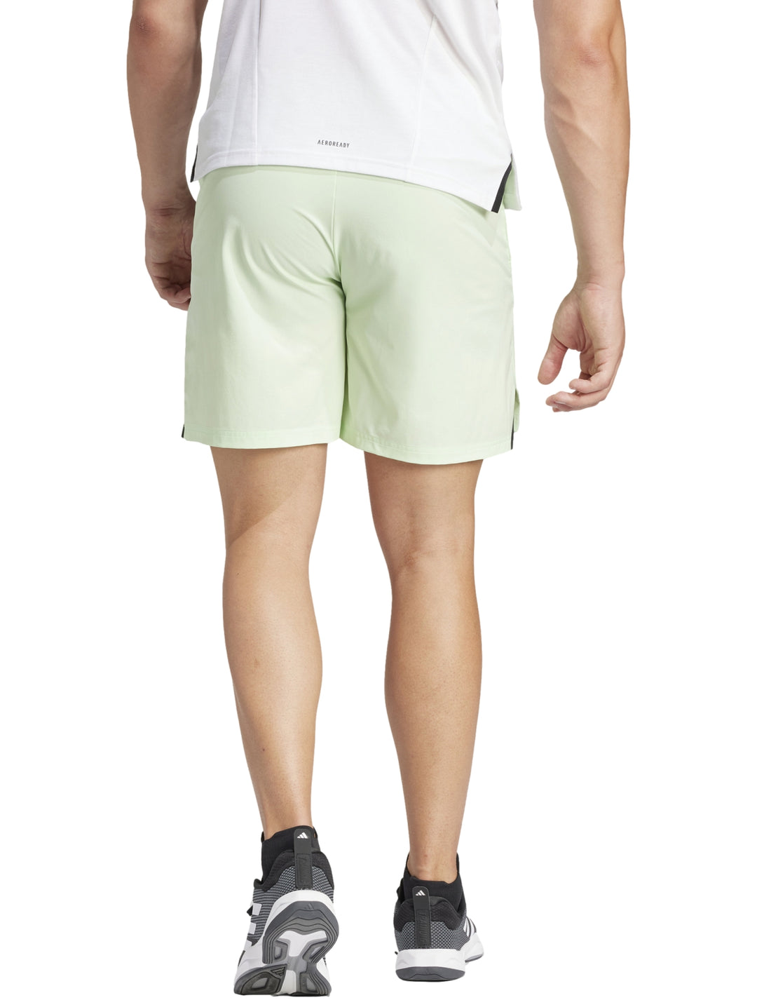 Shorts deportivos Adidas color verde claro Semi Green Spark para entrenamiento.