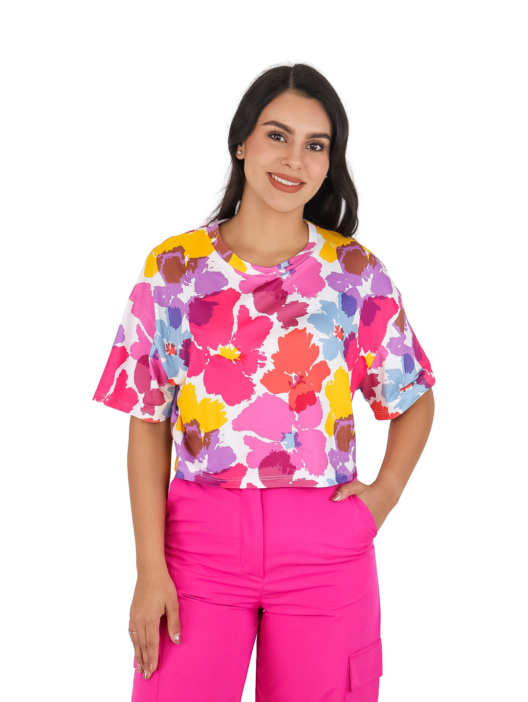 Blusa multicolor con estampado floral de manga corta y cuello redondo.
