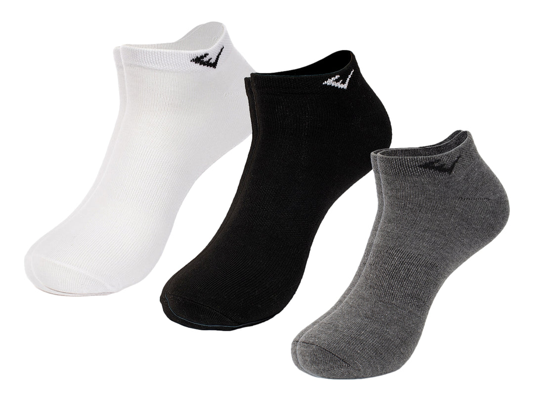 Pack de tres pares de calcetines deportivos Everlast en colores blanco, negro y gris.
