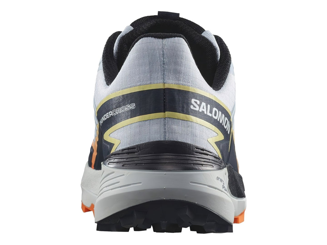 Tenis Salomon Thundercross color blanco y gris con detalles en naranja y suela para trail.