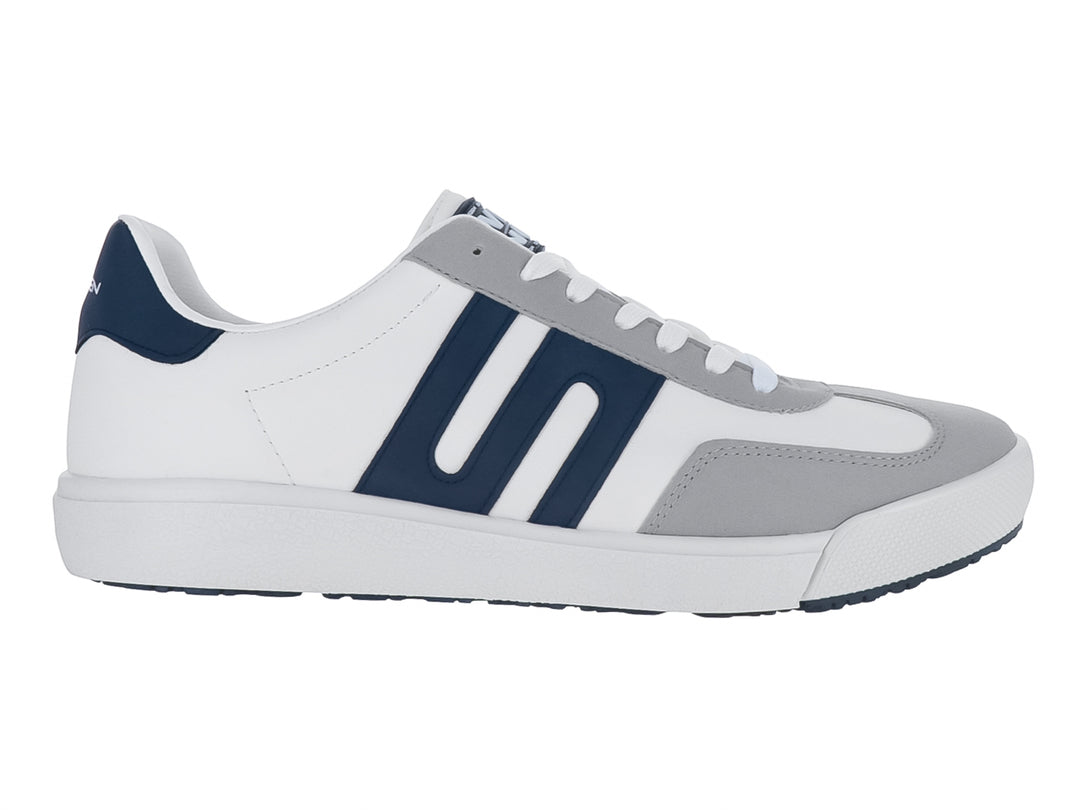 Tenis casuales Clasben Edwin en color blanco y gris con detalles en azul marino y suela blanca.