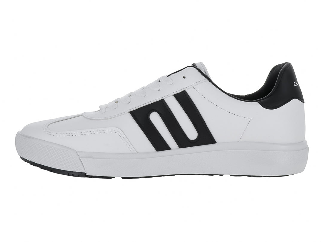 Tenis casuales Clasben modelo Edwin en color blanco con franjas negras laterales y suela blanca.
