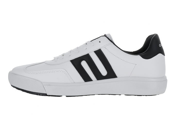 Tenis casuales Clasben modelo Edwin en color blanco con franjas negras laterales y suela blanca.