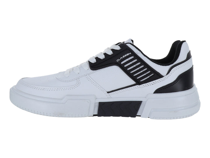 Tenis casuales color blanco con detalles en negro y suela blanca y negra.