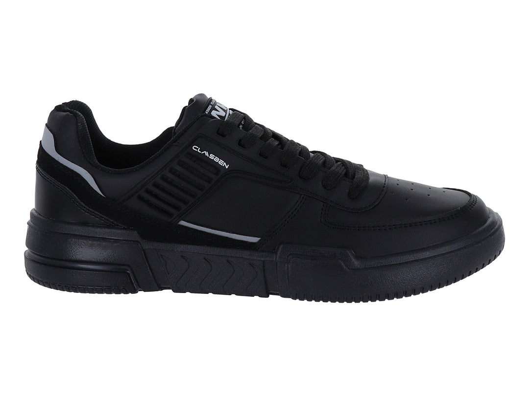 Tenis casuales color negro con detalles en gris y suela gruesa.