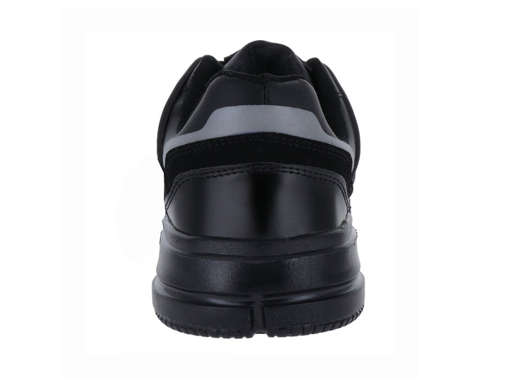 Tenis casuales color negro con detalles en gris y suela gruesa.