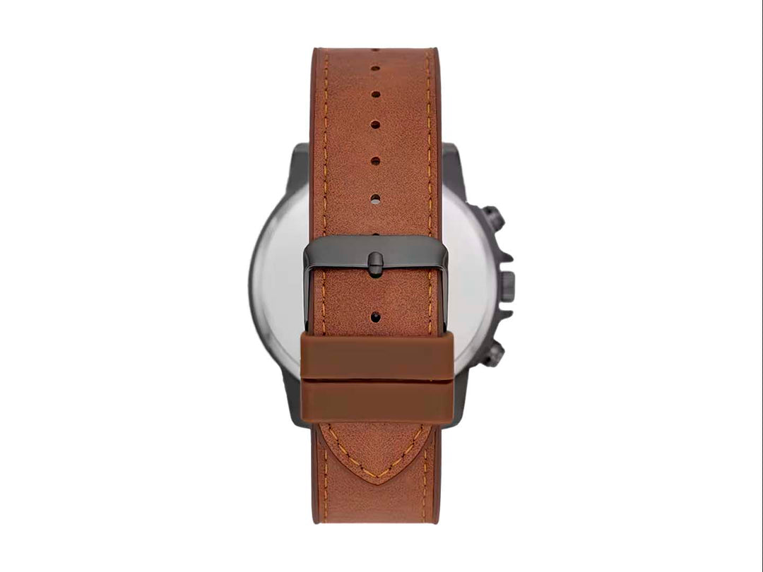 Set de 5 piezas para hombre que incluye un reloj con correa café y cuatro pulseras en tonos negro, madera y piedra.