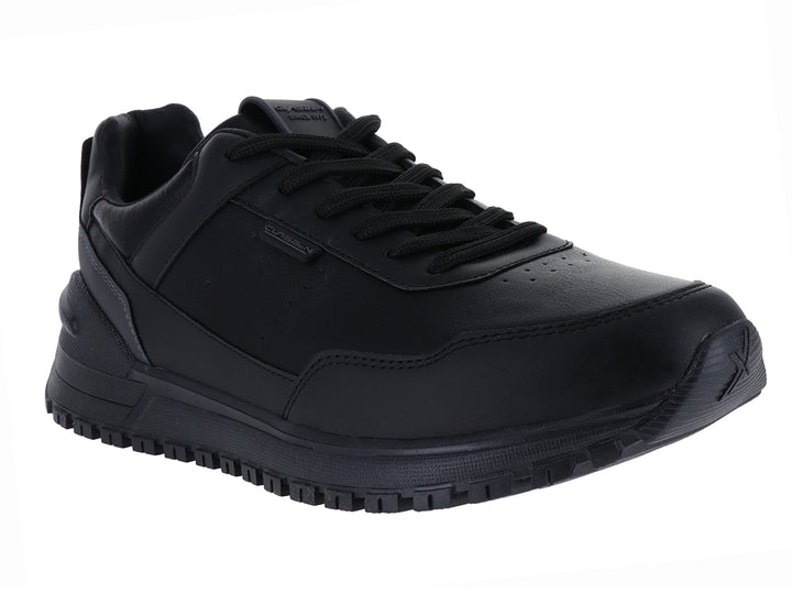 Zapato casual Clasben Bangla Desh en color negro monocromo con suela texturizada y agujetas.