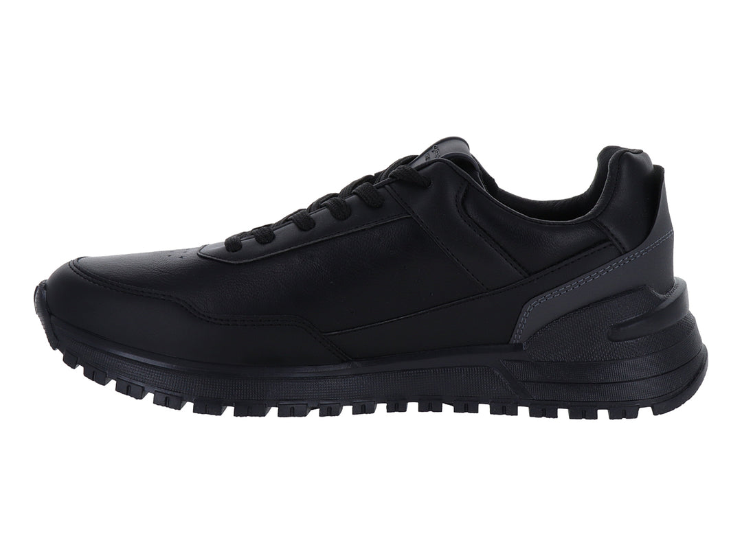 Zapato casual Clasben Bangla Desh en color negro monocromo con suela texturizada y agujetas.