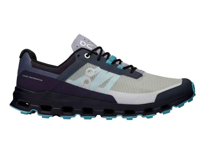 Tenis deportivos ON Cloud Vista en colores azul marino y gris con suela robusta en azul claro.