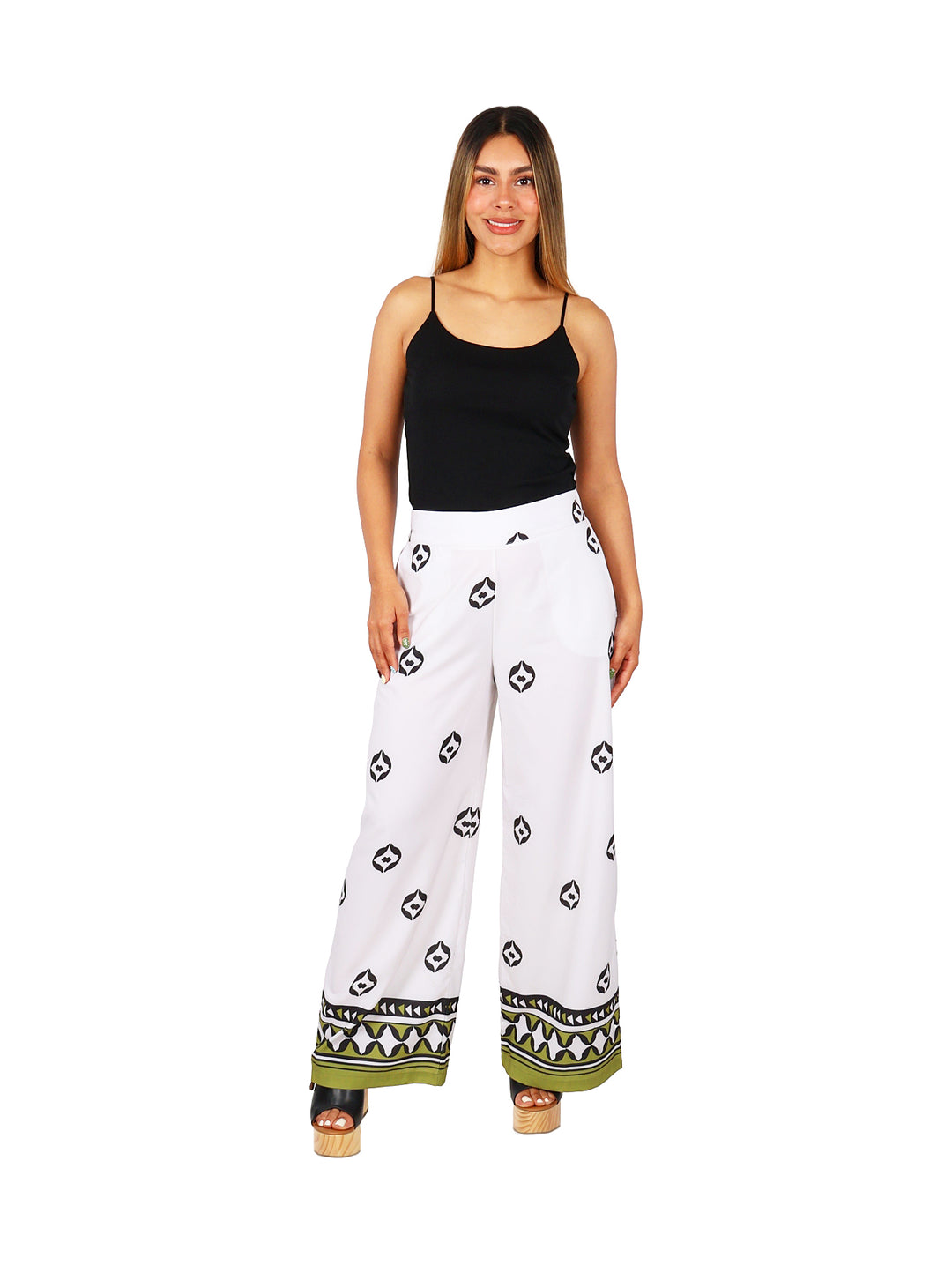 Pantalones culotte de maternidad color blanco con estampado geométrico negro y detalle verde en el ruedo.